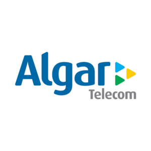 Logotipo da Algar Telecom em azul e cinza, com triângulos coloridos.